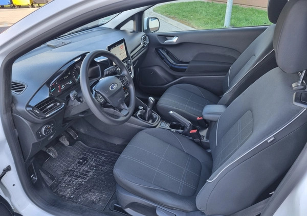 Ford Fiesta cena 36900 przebieg: 61500, rok produkcji 2018 z Brzostek małe 667